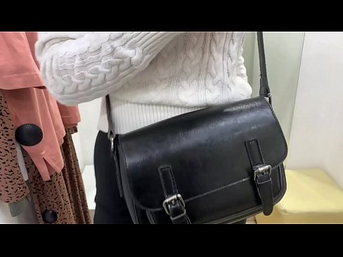 ❤️ Јавна мастурбација на младата кучка FeralBerry со дилдо во фитинг просторијата Секс видео на mk.pornburst.ru ️❤