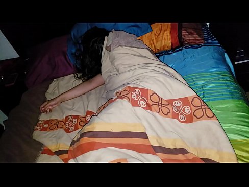 ❤️ Посинок ја кара својата млада маќеа додека таа спие. Секс видео на mk.pornburst.ru ️❤